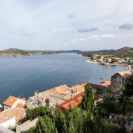 Best Sea View - In Old Town Apartment